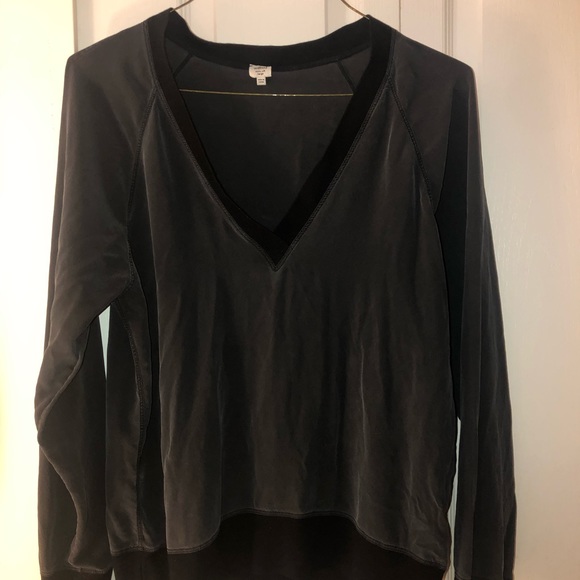 Wilfred/Aritzia 100% silk long sleeve - Picture 1 of 4